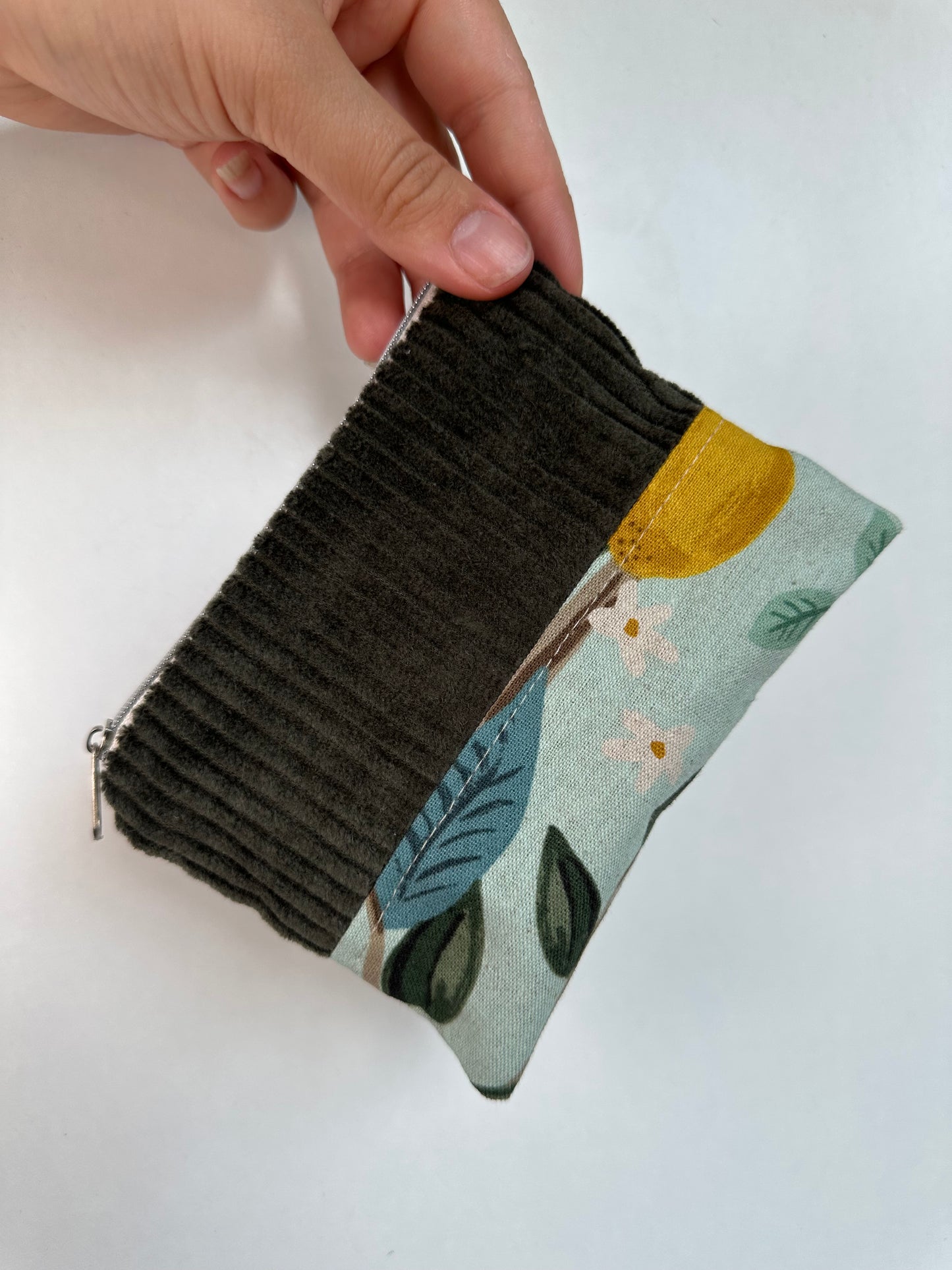 Handgefertigtes Unikat - Täschchen aus Canvas & Cord / Kosmetiktasche & Reise-Organizer