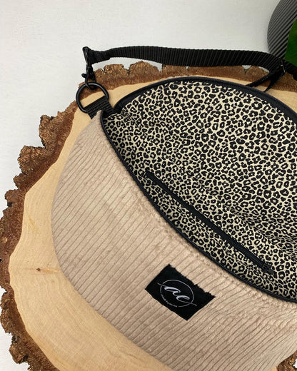 Große XL Bauchtasche aus Cord Stoff in beige mit Leo