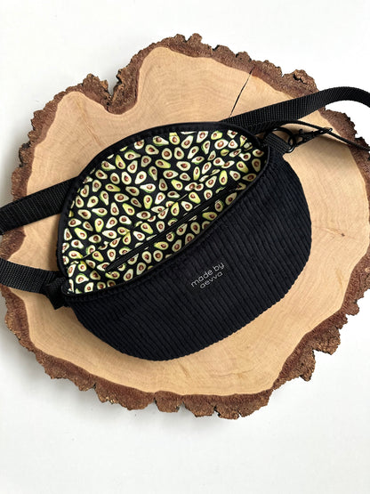 Midi Bauchtasche aus Cord in schwarz mit Avocado Muster -  madebyaevva