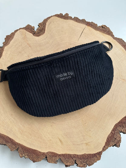 Midi Bauchtasche aus Cord in schwarz mit Avocado Muster -  madebyaevva
