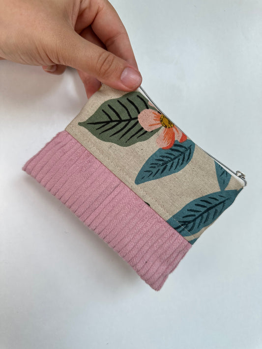 Handgefertigtes Täschchen aus Baumwolle und Cord als Reisetaschen Organizer