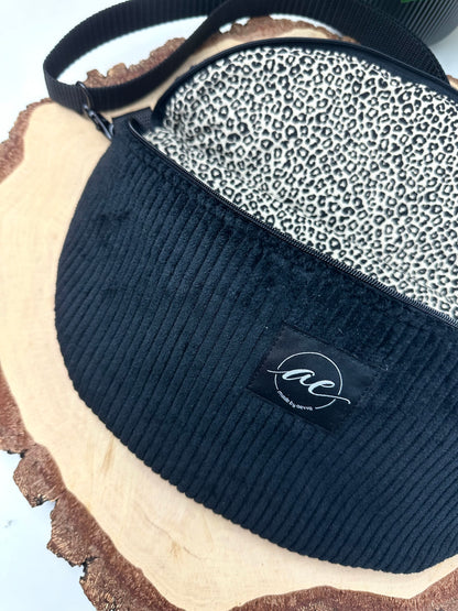 XL Bauchtasche aus Cord Stoff in schwarz mit Leomuster mit Innentasche