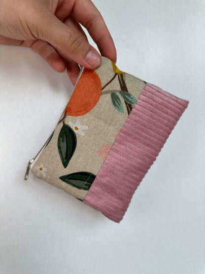 Handgefertigtes Täschchen aus Baumwolle und Cord als Reisetaschen Organizer