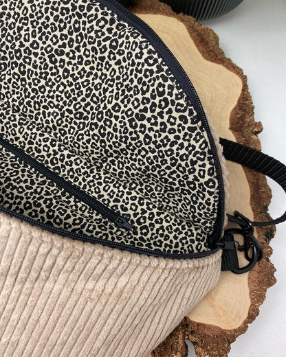 Große XL Bauchtasche aus Cord Stoff in beige mit Leo