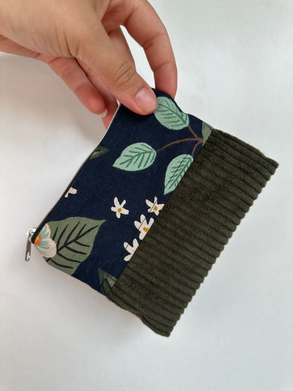 Handgefertigtes Unikat - Täschchen aus Canvas & Cord / Kosmetiktasche & Reise-Organizer