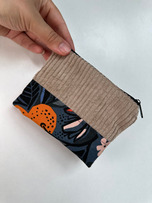 Handgefertigtes Täschchen aus Canvas und Cord als Organizer-Täschchen