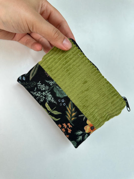 Handgefertigtes Täschchen aus Baumwolle und Cord als Reisetaschen Organizer