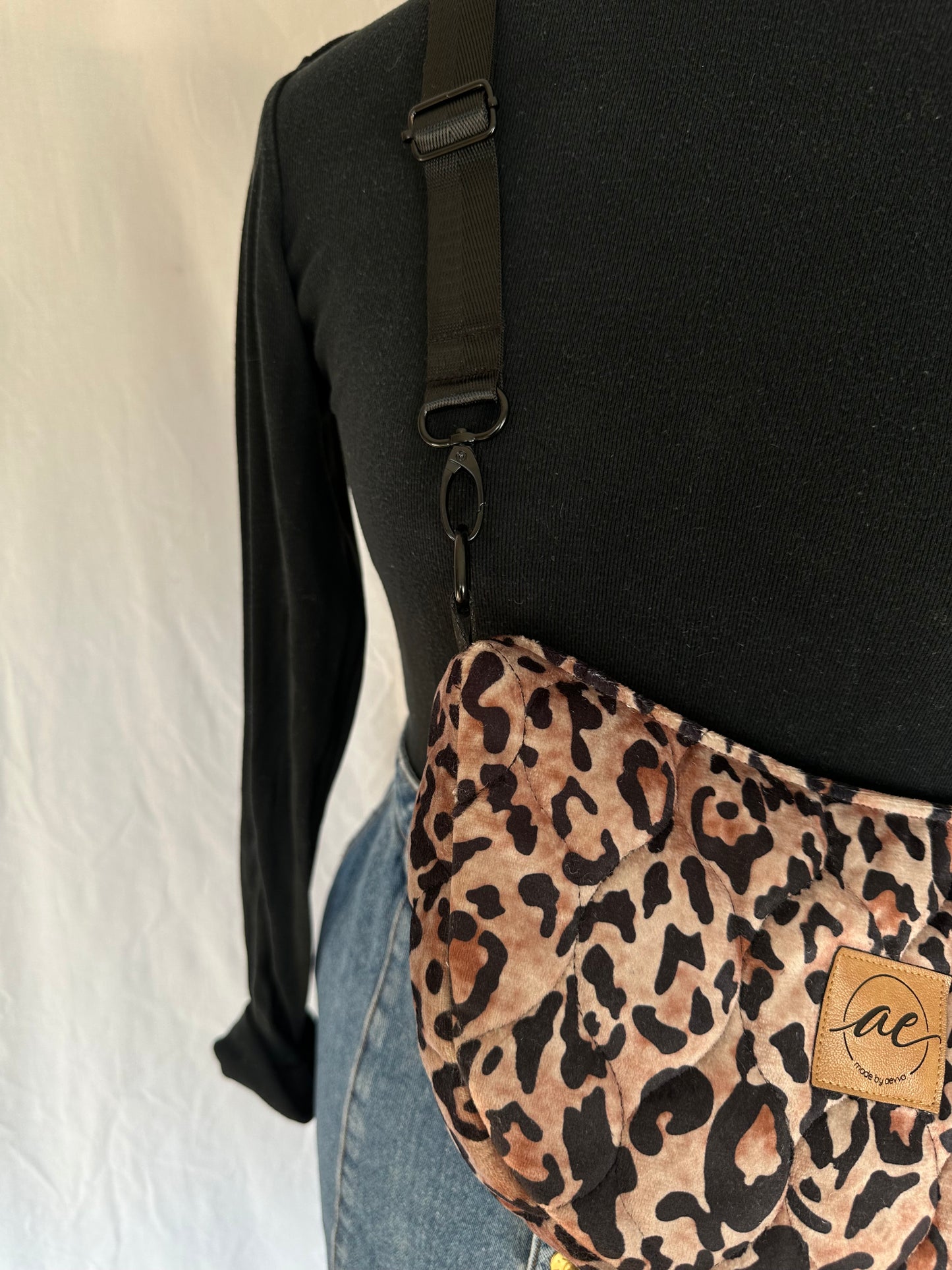 Midi Mondtasche Leo-Look