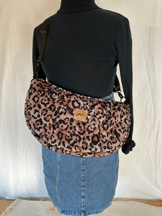 XL Mondtasche Leo-Look