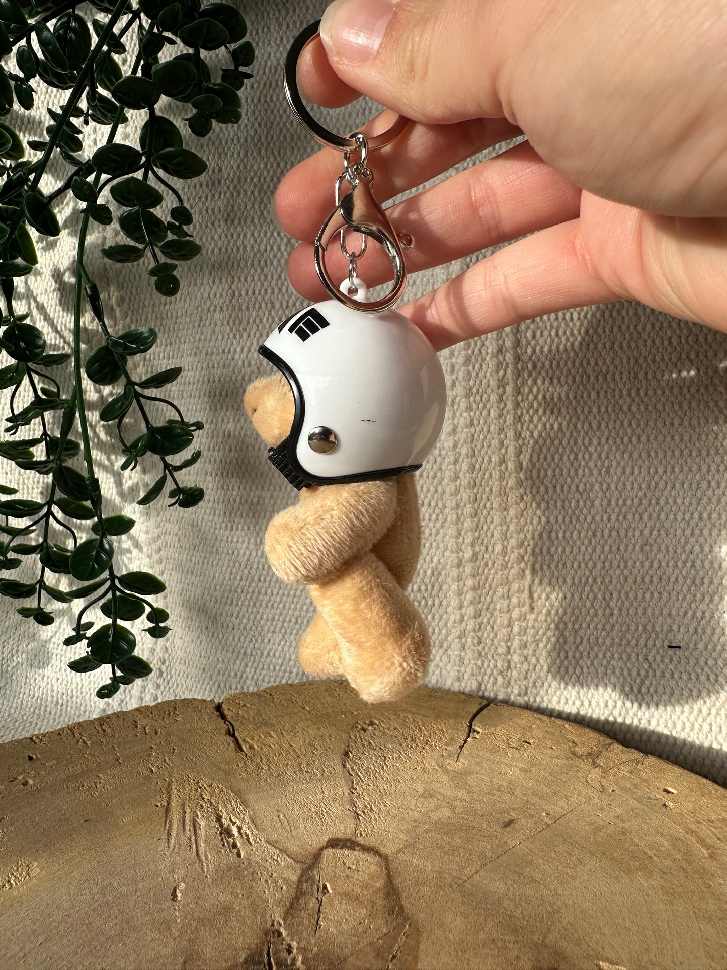 Teddy mit Helm - Schlüsselanhänger