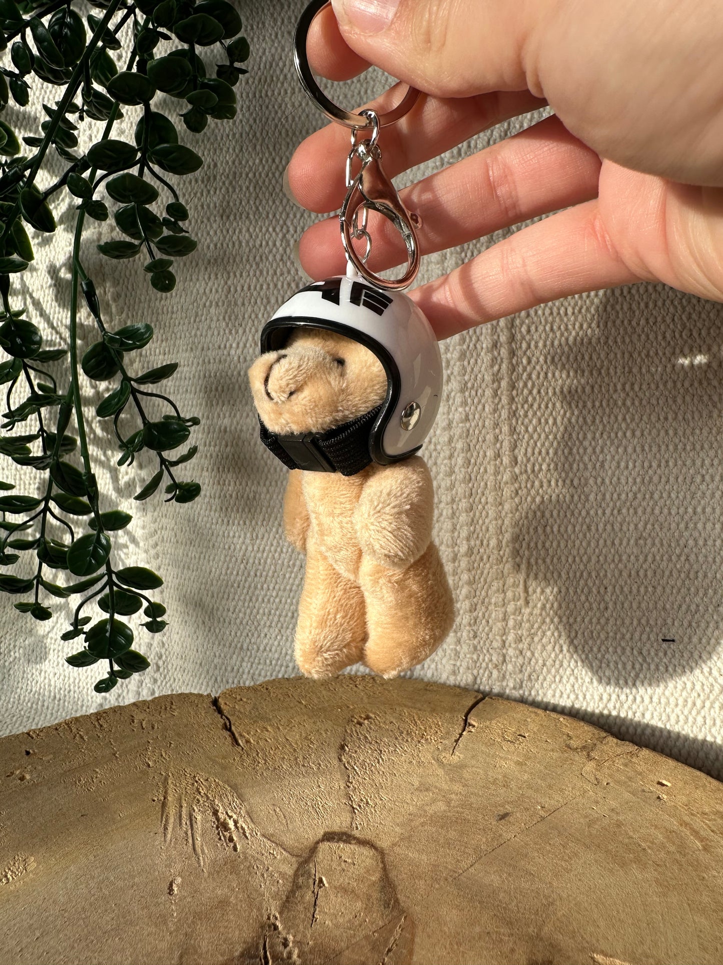 Teddy mit Helm - Schlüsselanhänger