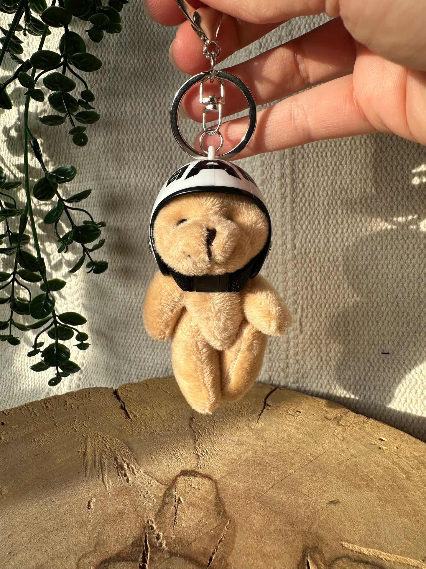 Teddy mit Helm - Schlüsselanhänger
