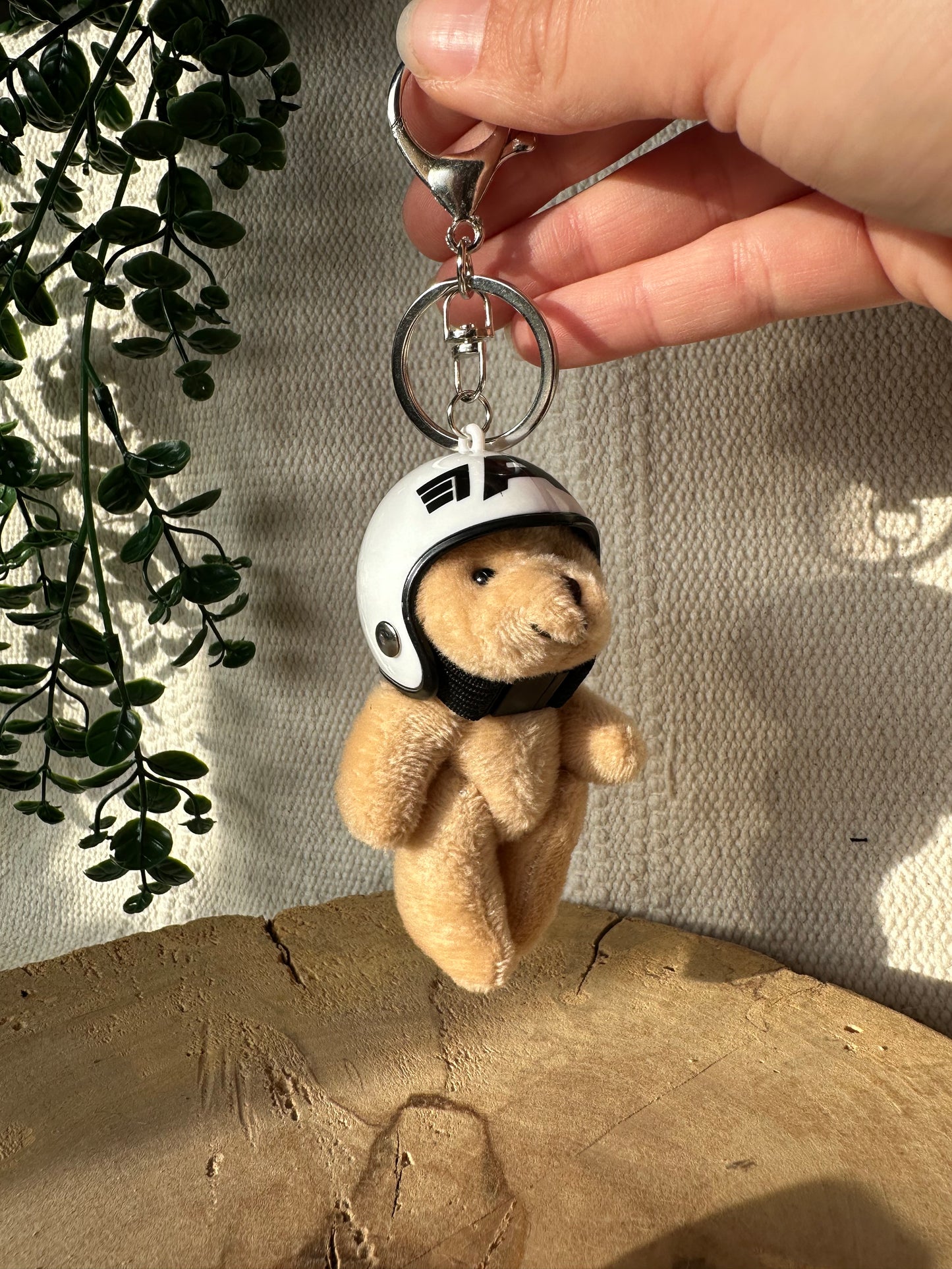 Teddy mit Helm - Schlüsselanhänger