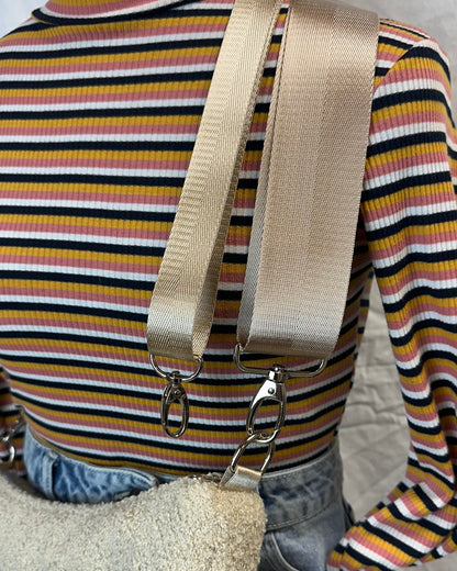 Handgemachte Half Moon Bag aus Teddy in beige – Einzigartige und Stilvolle Taschen - madebyaevva