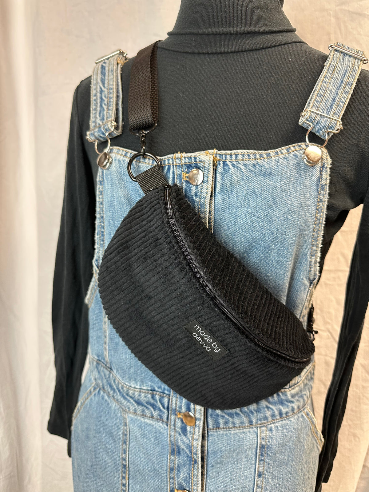 Individuelle Midi Bauchtasche aus schwarzem Cord