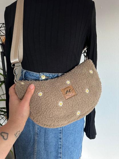 Midi Mondtasche aus Teddy-Stoff mit Gänseblümchen