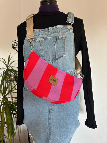Sommerliche Midi Mondtasche aus Canvas mit rot-rosa Streifen