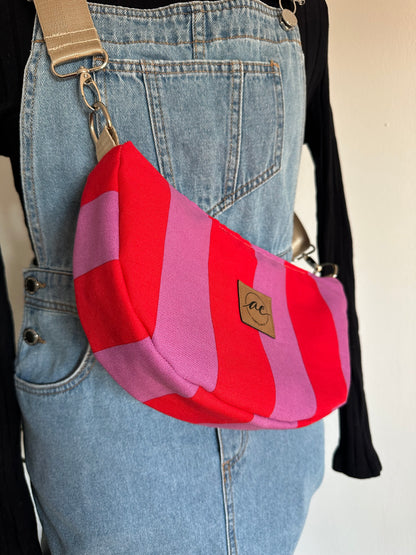 Sommerliche Midi Mondtasche aus Canvas mit rot-rosa Streifen