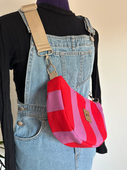Sommerliche Midi Mondtasche aus Canvas mit rot-rosa Streifen
