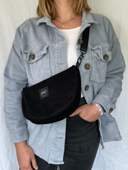 Handgemachte Half Moon Bag aus Cord in schwarz – Einzigartige und Stilvolle Taschen - madebyaevva