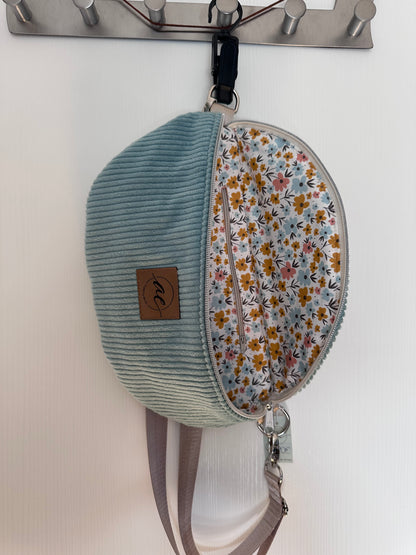 SOFORTKAUF XL Bauchtasche aus Cord mint mit Blumen