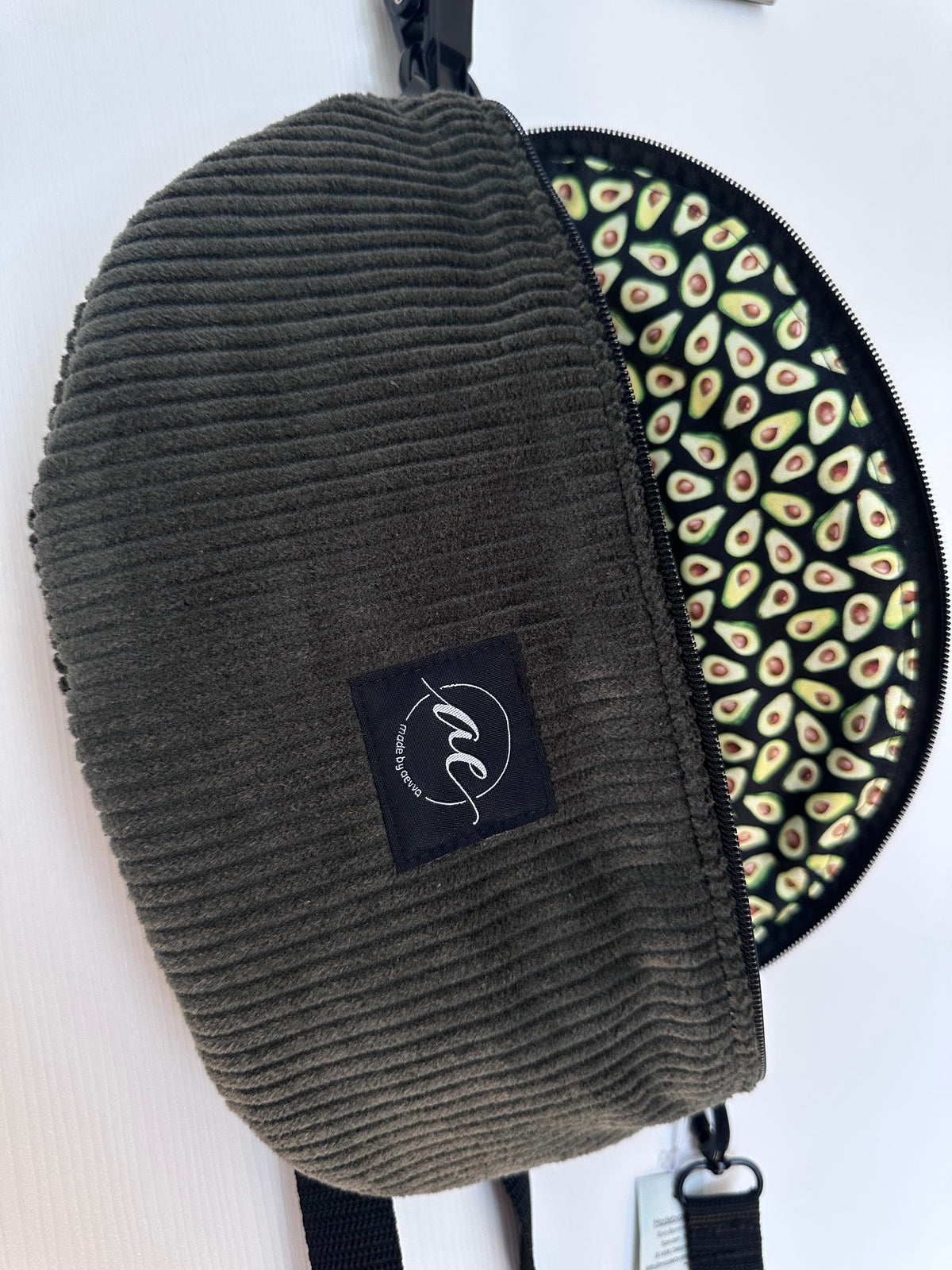 SOFORTKAUF XL Bauchtasche aus Cord Olive mit Avocado