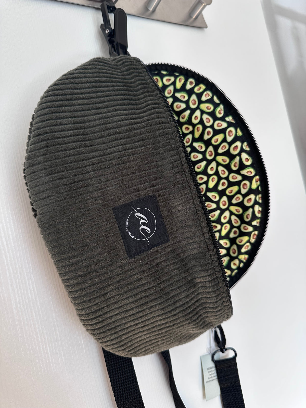 SOFORTKAUF XL Bauchtasche aus Cord Olive mit Avocado