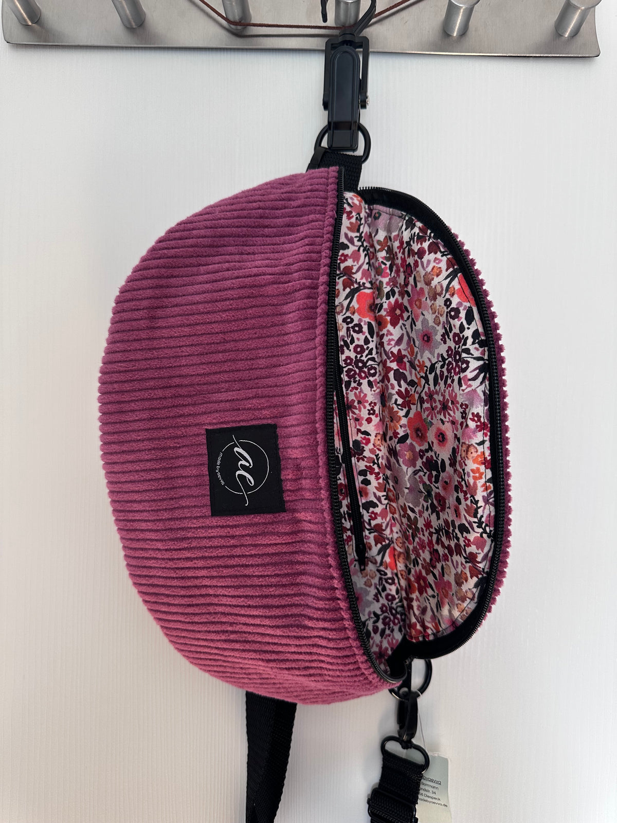 SOFORTKAUF XL Bauchtasche aus Cord in Beere mit rosa Blumenmuster