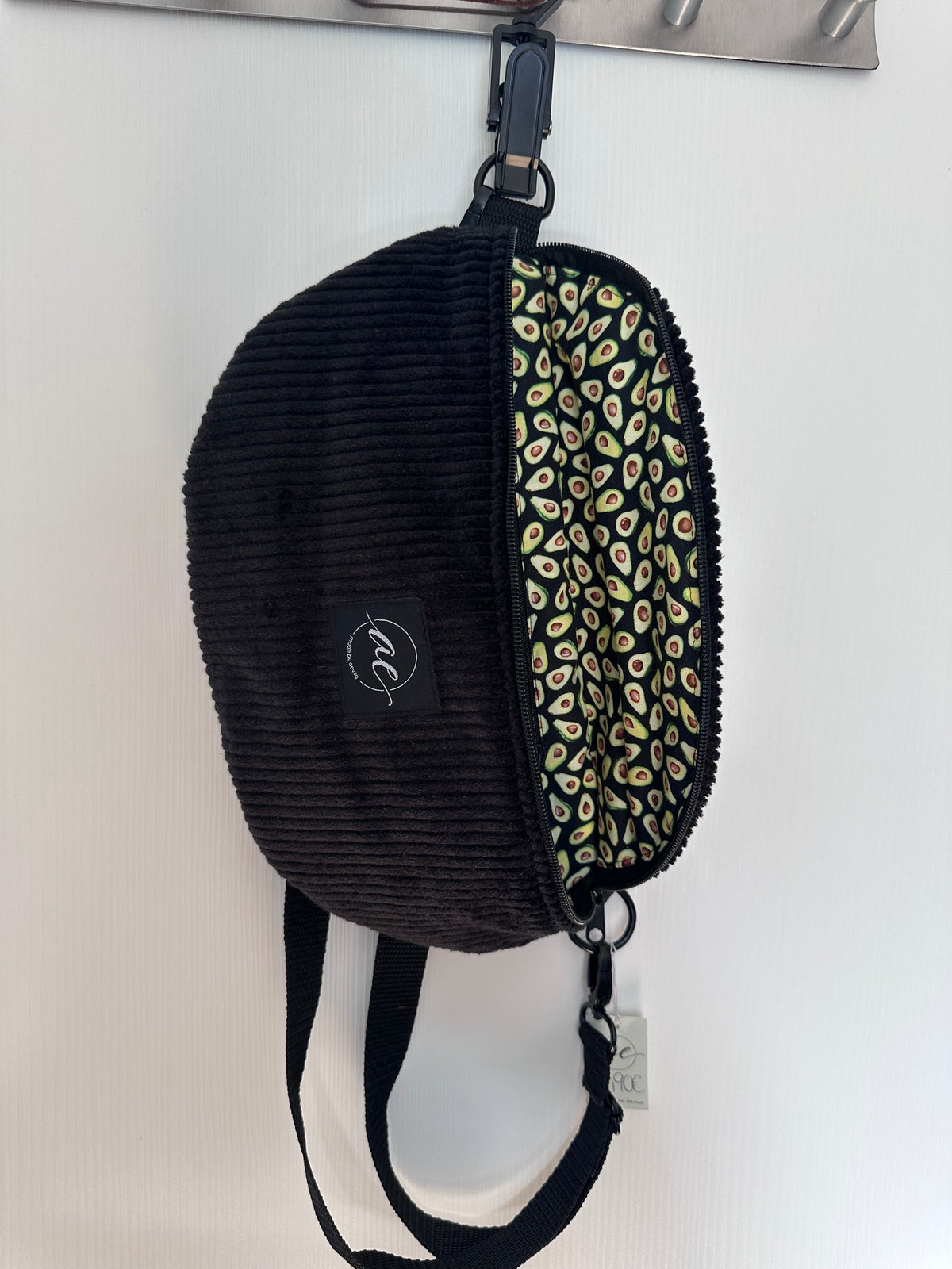 SOFORTKAUF XL Bauchtasche aus Cord schwarz mit Avocadomuster