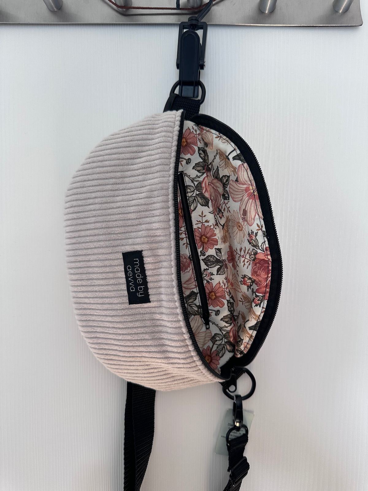 SOFORTKAUF Midi Bauchtasche aus Cord in Natur mit Blumen beige
