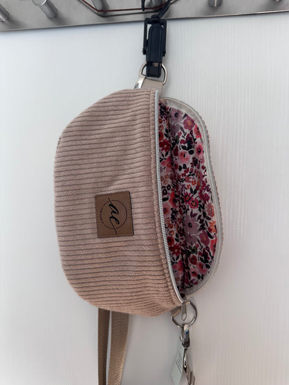 SOFORTKAUF Midi Bauchtasche aus Cord in beige, innen Blumen rosa