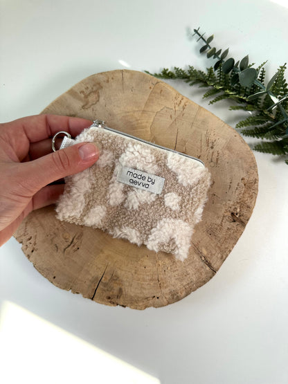 Kleiner Mini Geldbeutel aus Teddystoff in hellem Leo / madebyaevva
