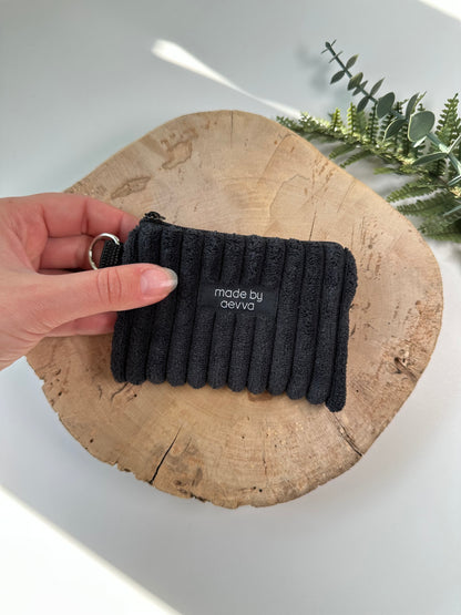Kleiner Mini Geldbeutel aus breitem Cord in schwarz / madebyaevva