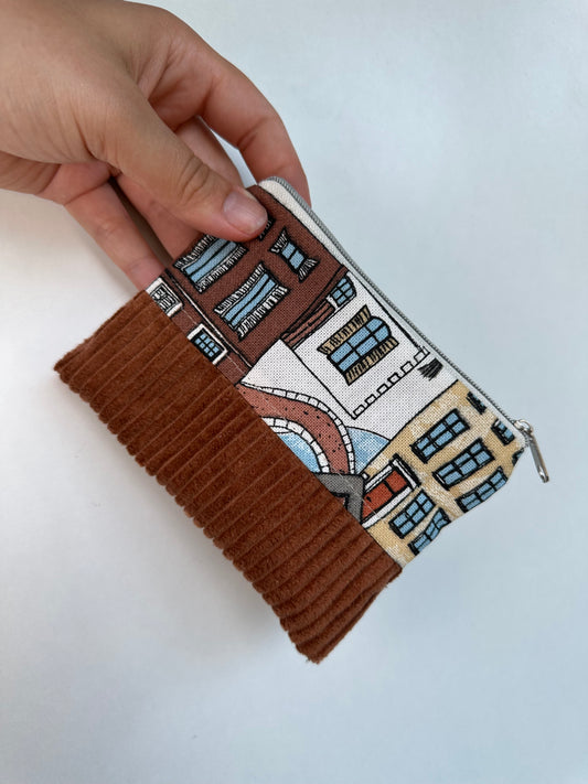 Handgefertigtes Täschchen aus Canvas und Cord als Organizer-Täschchen