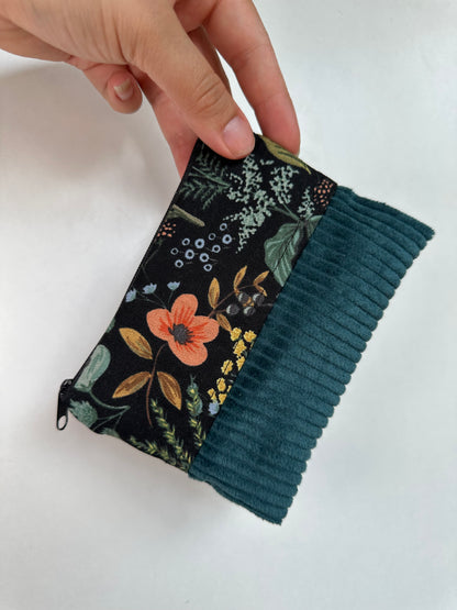 Handgefertigtes Täschchen aus Canvas und Cord als Organizer-Täschchen