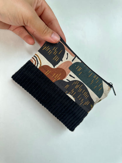 Handgefertigtes Täschchen aus Baumwolle und Cord als Reisetaschen Organizer