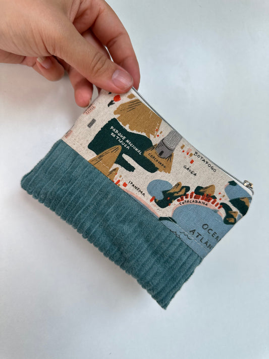 Handgefertigtes Täschchen aus Baumwolle und Cord als Reisetaschen Organizer