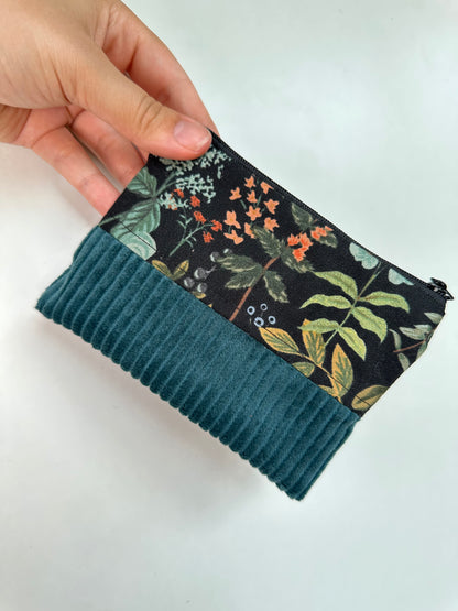 Handgefertigtes Täschchen aus Canvas und Cord als Organizer-Täschchen