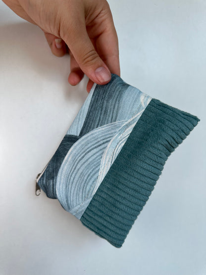 Handgefertigtes Täschchen aus Canvas und Cord als Organizer-Täschchen