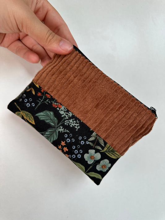 Handgefertigtes Täschchen aus Canvas und Cord als Organizer-Täschchen
