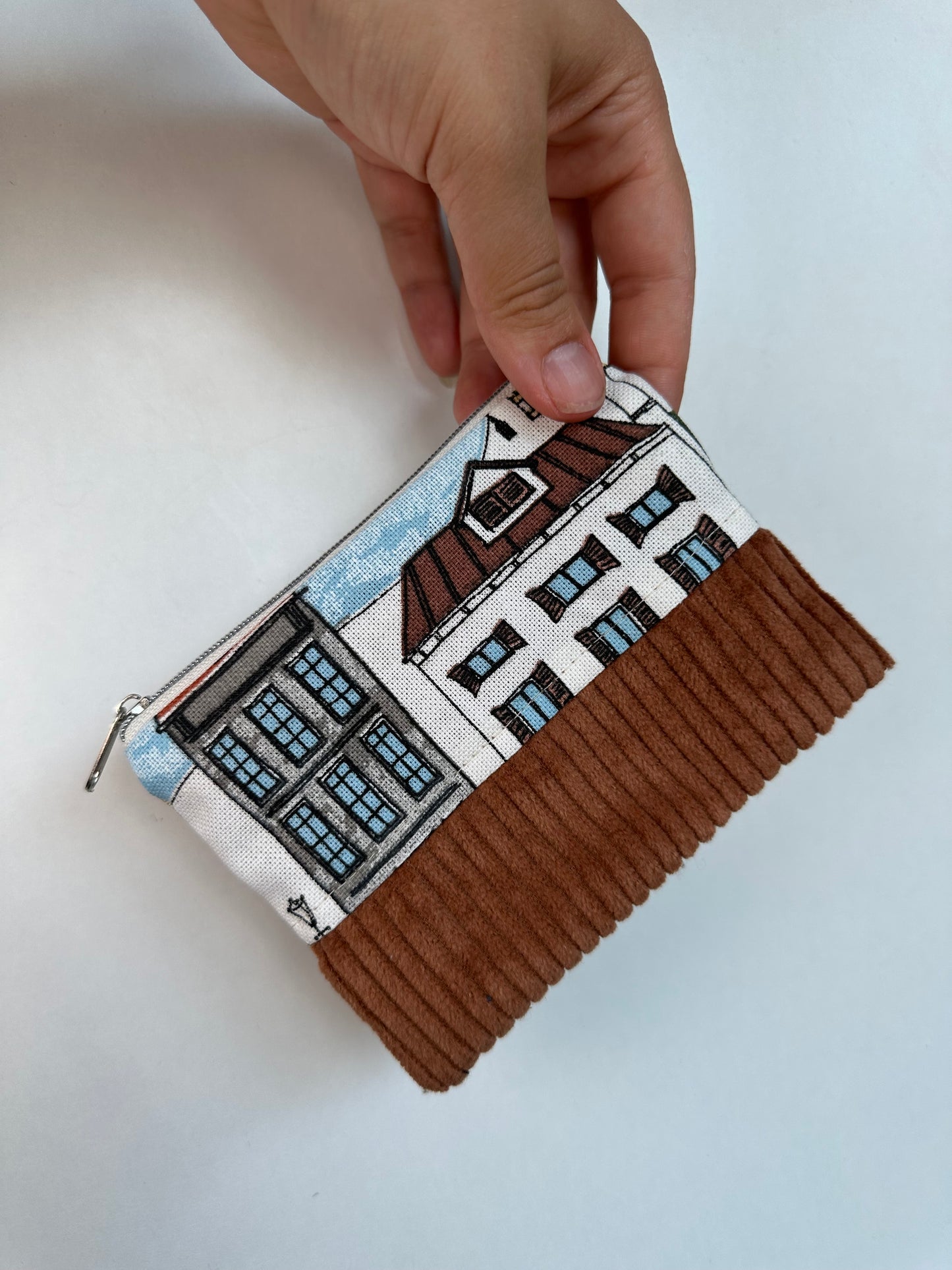 Handgefertigtes Täschchen aus Canvas und Cord als Organizer-Täschchen