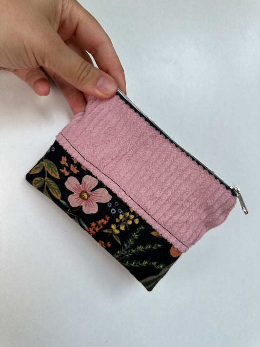 Handgefertigtes Täschchen aus Baumwolle und Cord als Reisetaschen Organizer