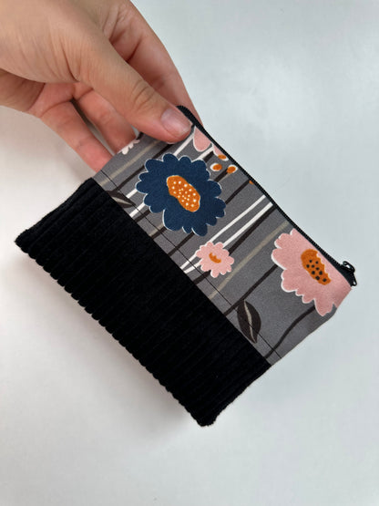 Handgefertigtes Täschchen aus Canvas und Cord als Organizer-Täschchen