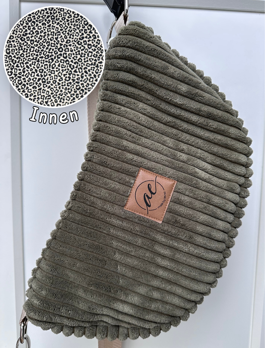 SOFORTKAUF Midi Mondtasche aus breitem Cord in Olive mit Leomuster