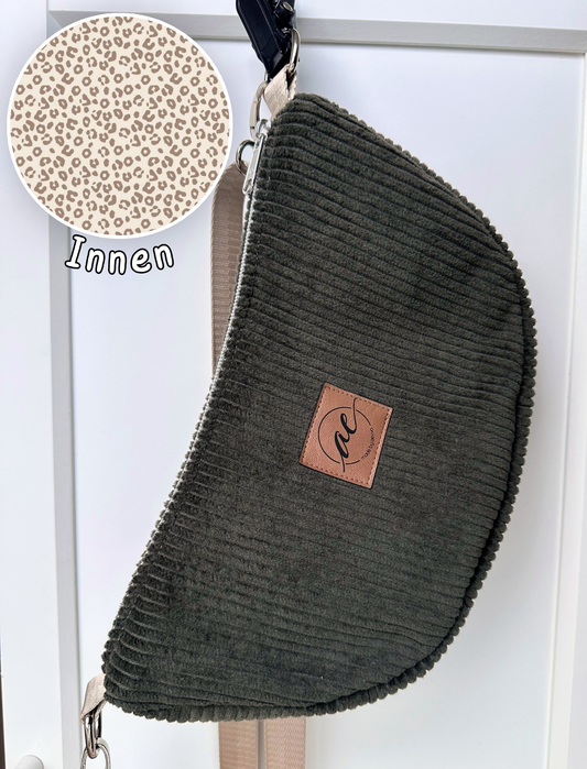 SOFORTKAUF Midi Mondtasche aus Cord in Olive mit Leomuster