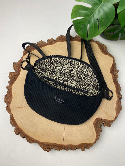 Midi Bauchtasche aus Cord in schwarz