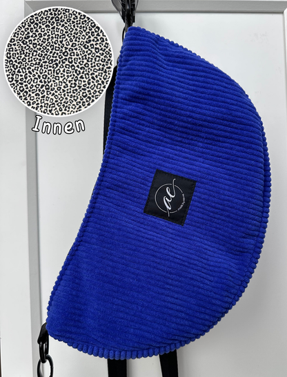 SOFORTKAUF Midi Mondtasche aus Cord in blau mit Leomuster