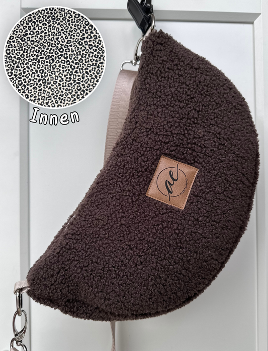 SOFORTKAUF Midi Mondtasche aus Teddy in braun mit Leo