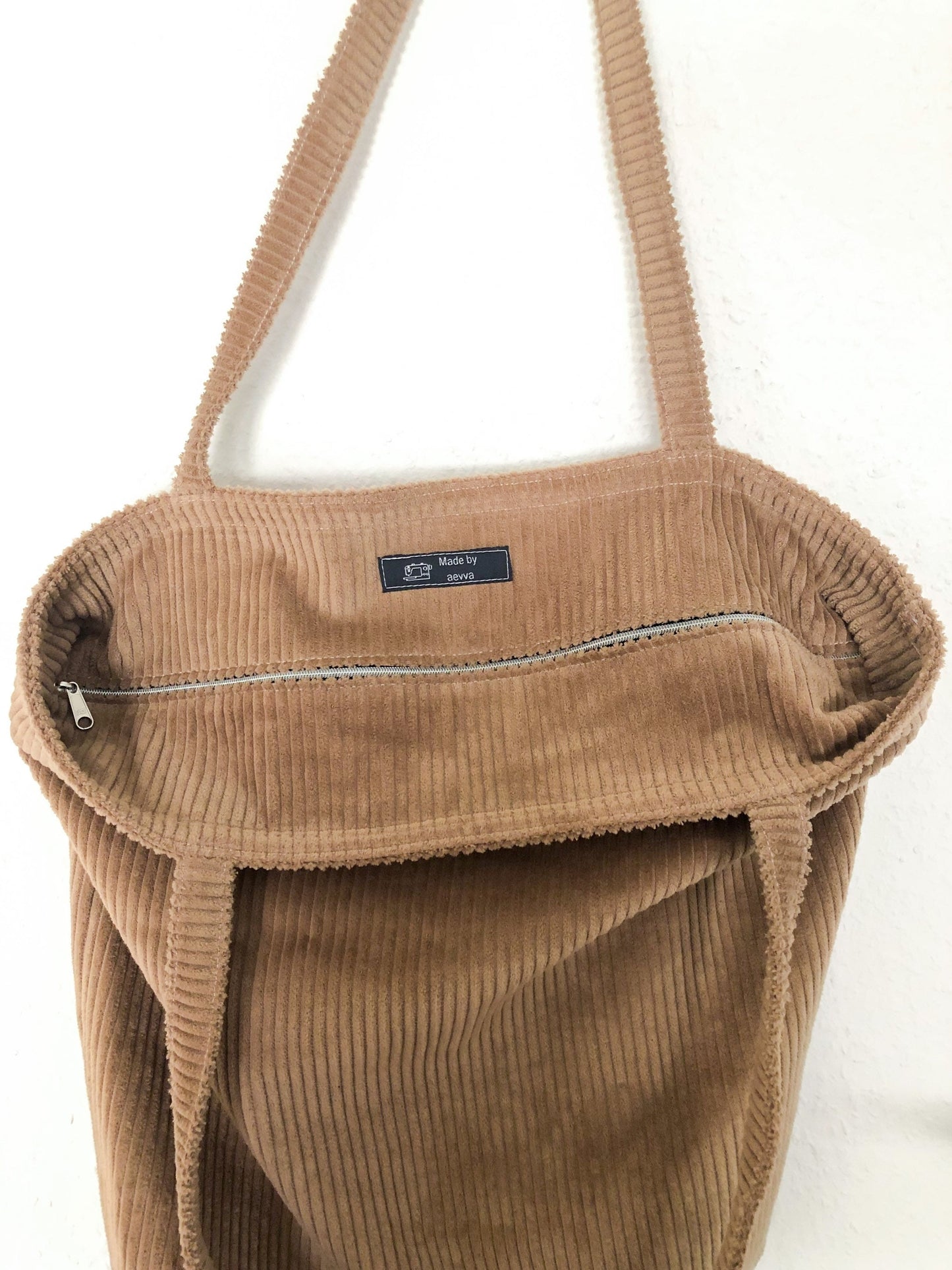 Shopper groß aus Cord in beige/ hellbraun mit Reißverschluss und Innentasche