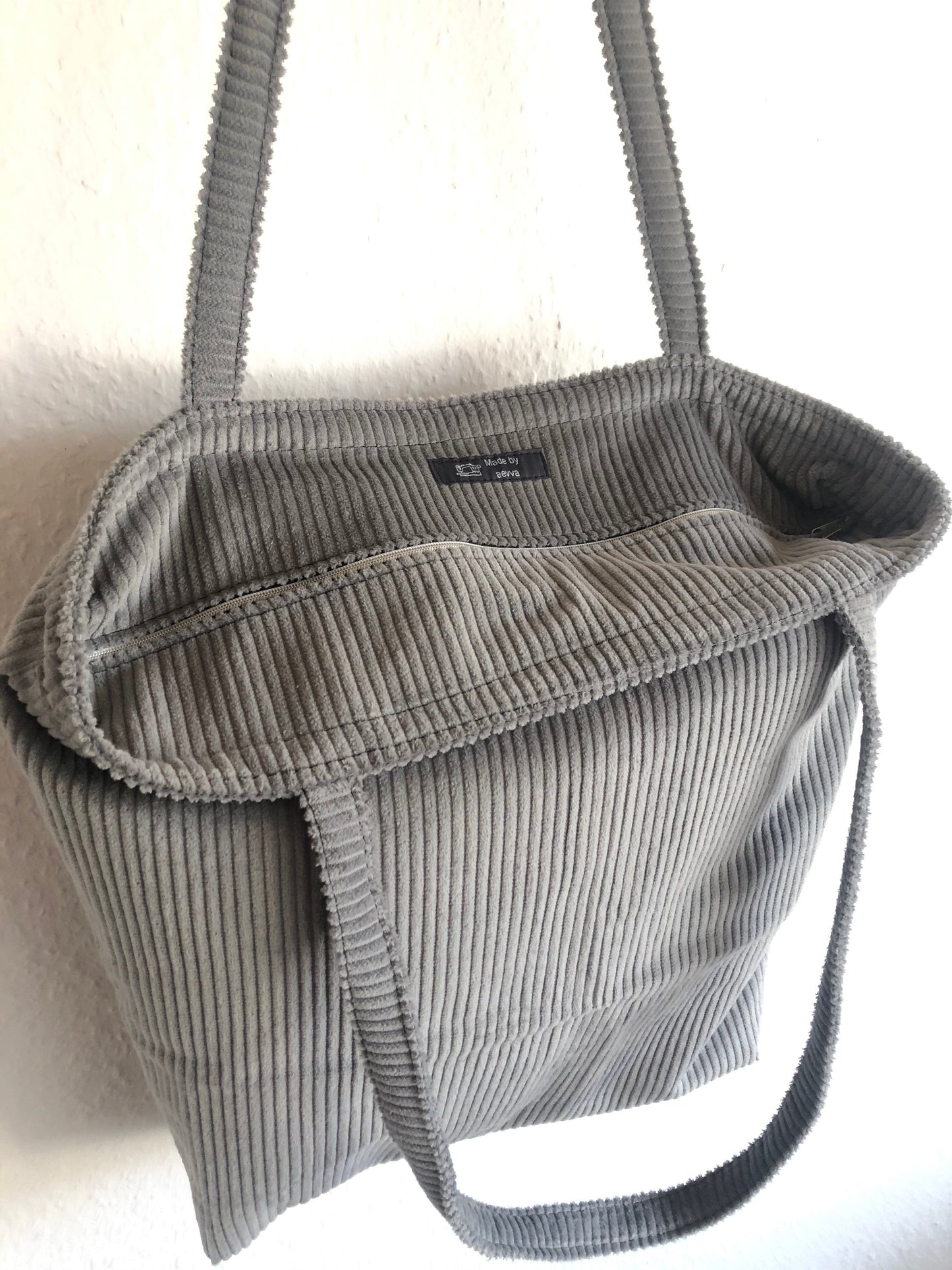 Shopper groß aus Cord in rot mit Reißverschluss und Innentasche